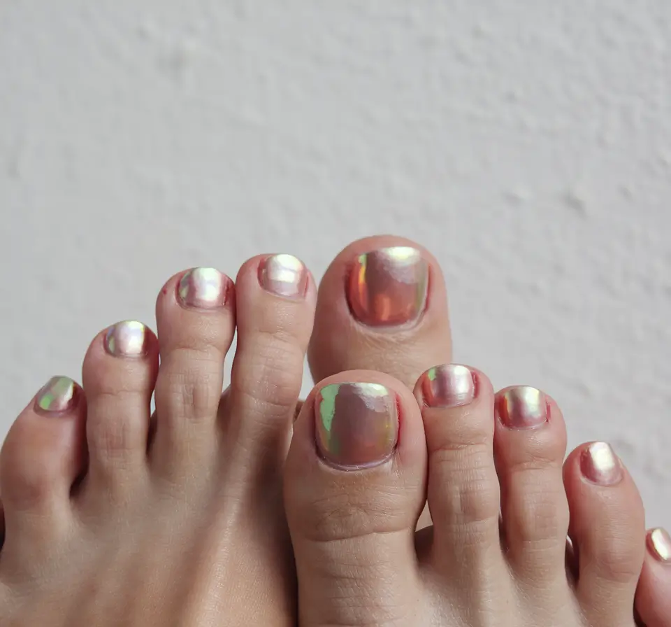 october toe nails halloween Iridescent Glow