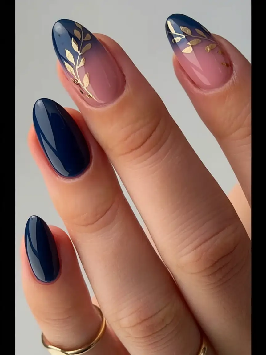 nails almond design winter Golden Leaf Glamour