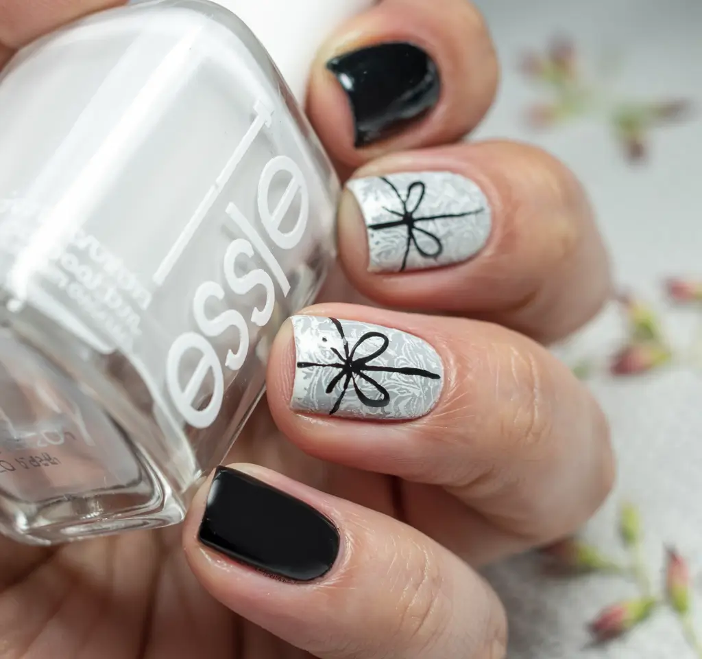 black christmas nails winter Gift Wrap Glam