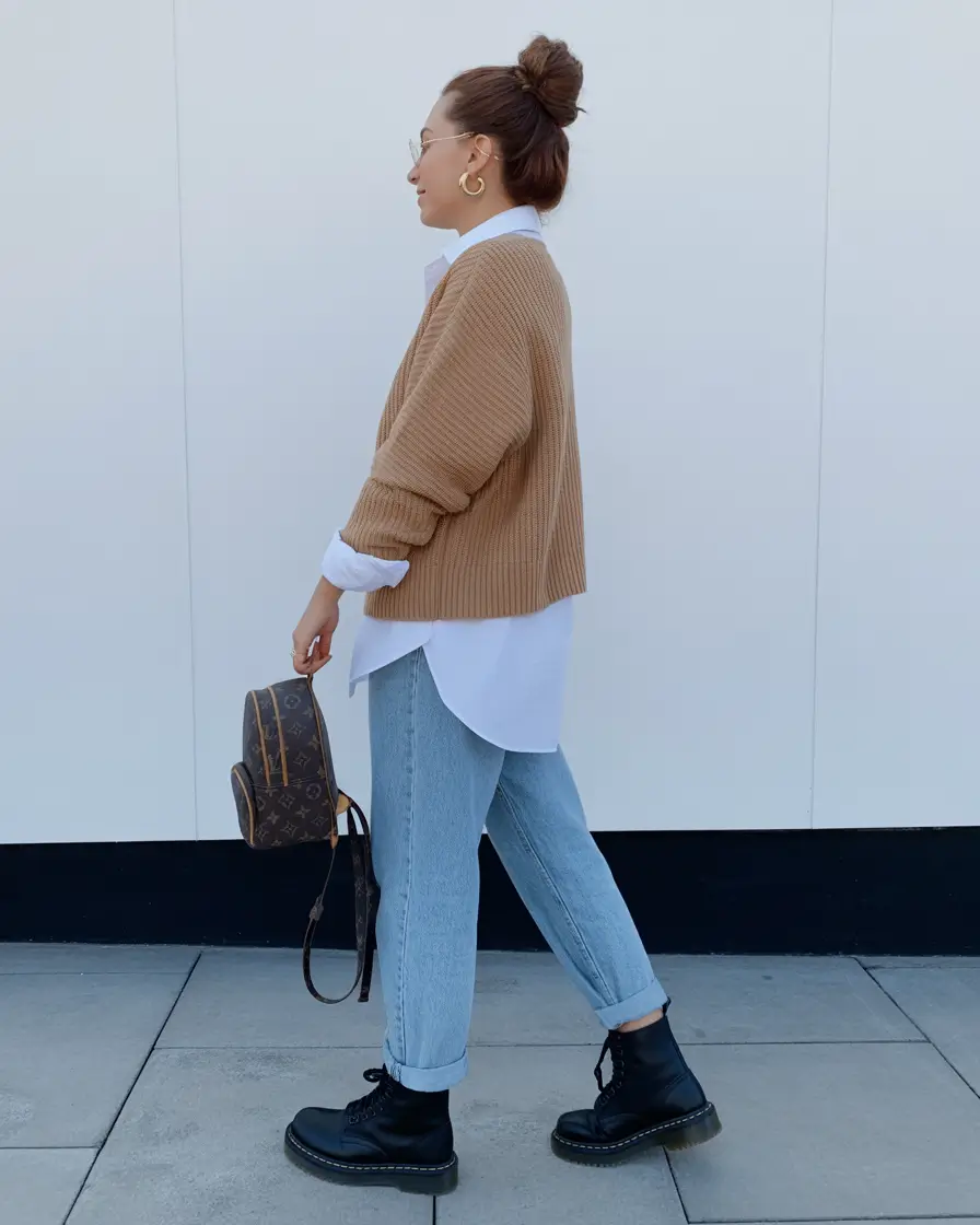 spring outfits women 2026 Layered Knits with a Relaxed Urban Spring Mood