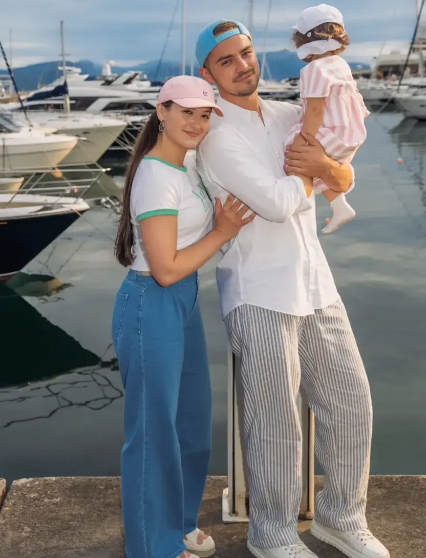 spring family pictures outfits Fresh nautical touches for breezy waterside spring sessions