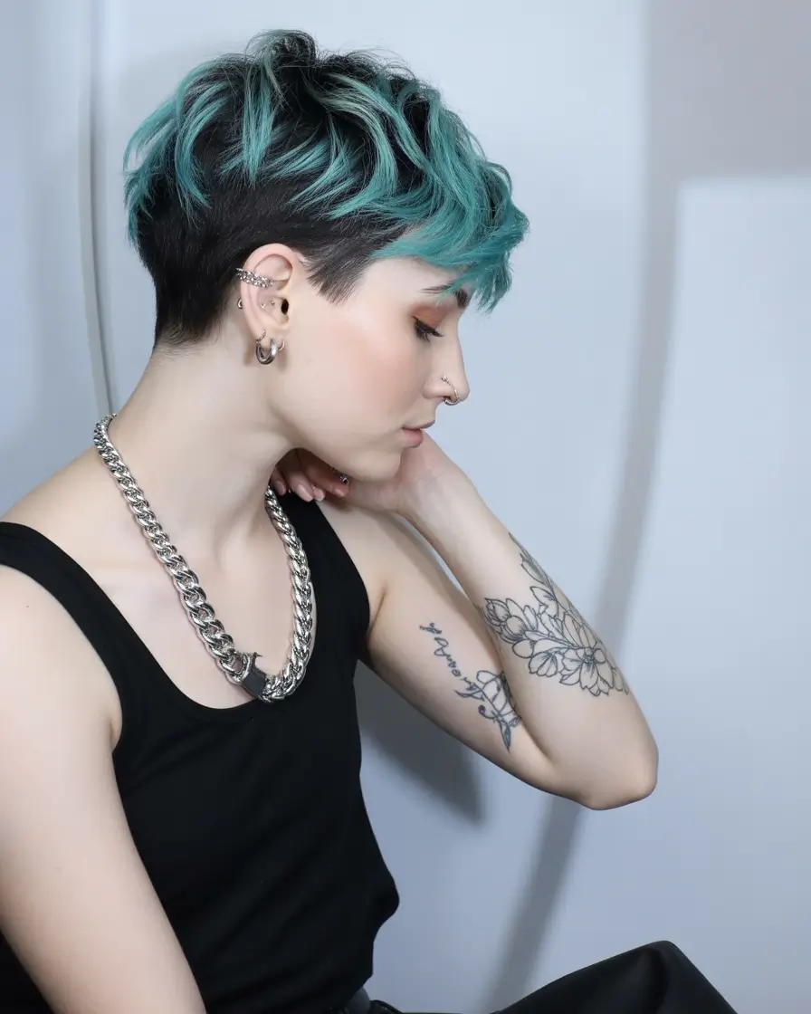pretty spring pixie 2026 Teal Textured Pixie With Bold Spring Contrast